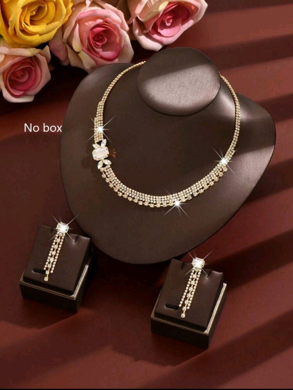 BRAND NEW ** Elegant Gold Crystal Necklace & Earrings Set